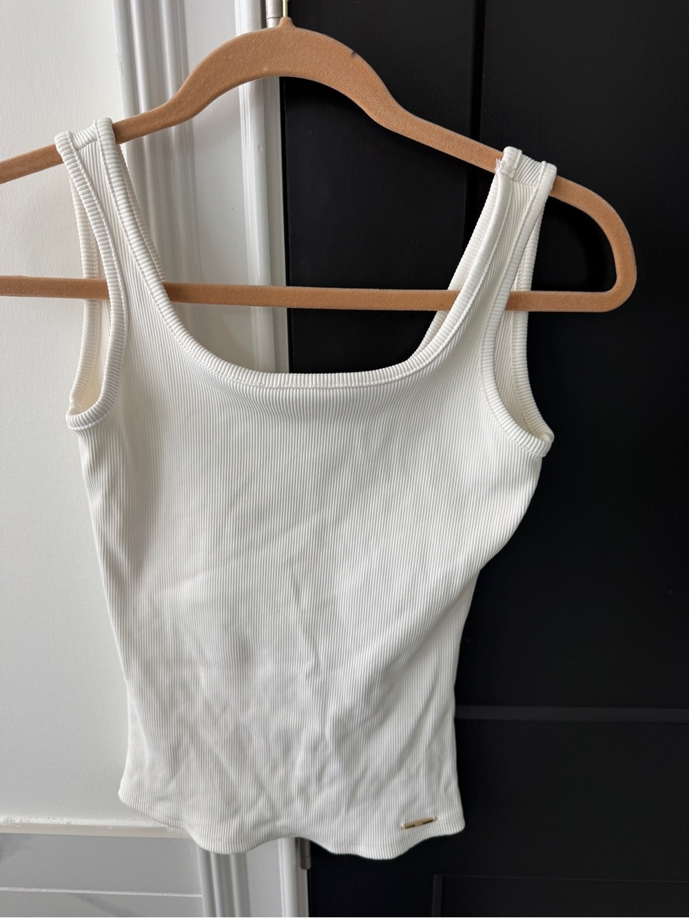 Tahari White Ribbed Scoop Tank Top
